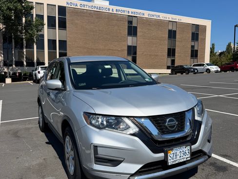 Used 2018 Nissan Rogue S AWD/4WD image 4