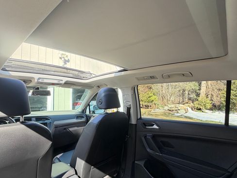 Used 2018 Volkswagen Tiguan SE image 21