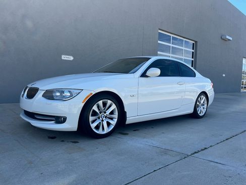 Used 2011 BMW 328i Coupe image 4