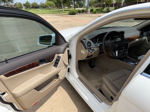 Used 2014 Mercedes-Benz C 250 Sedan image 9