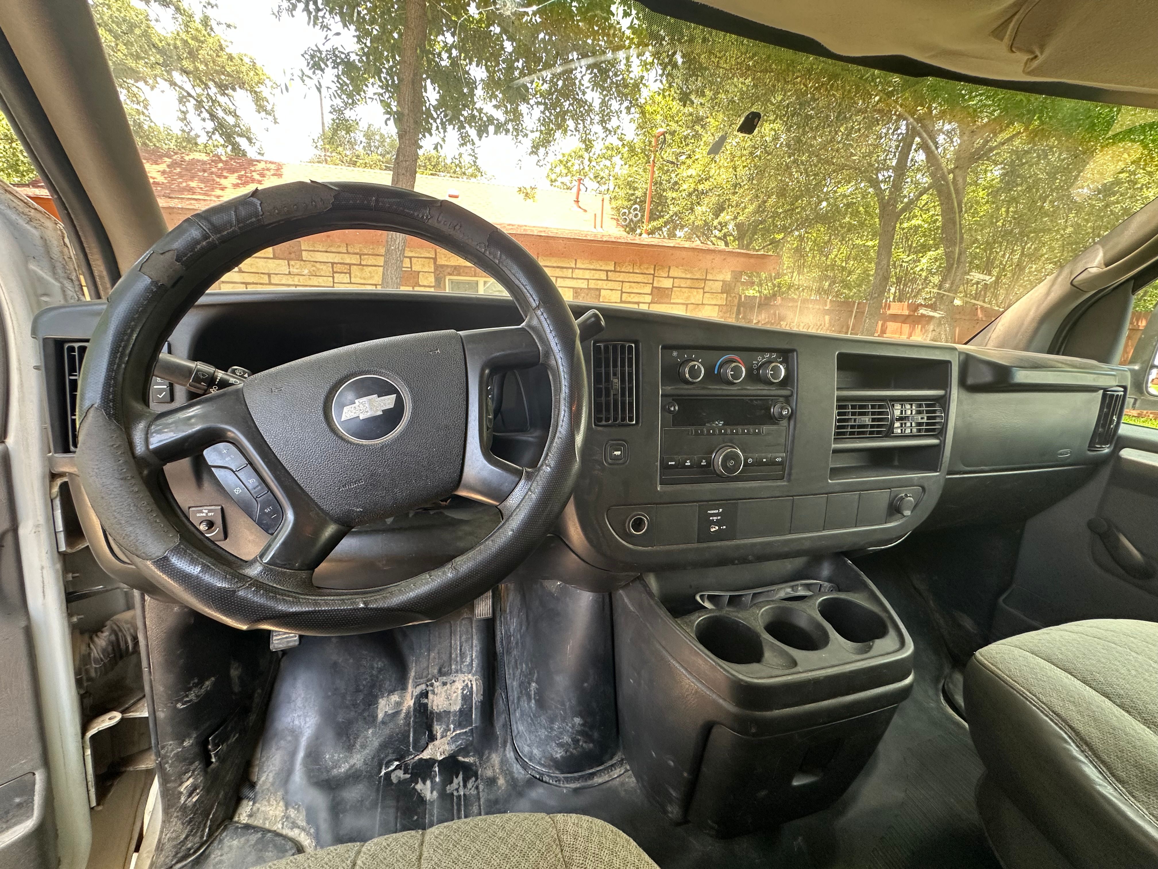 Used 2009 Chevrolet Express 2500 RWD image 8