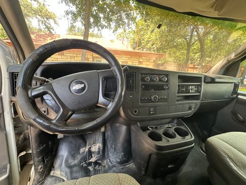 Used 2009 Chevrolet Express 2500 RWD image 8