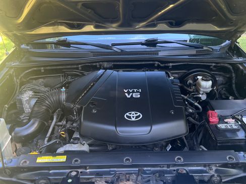 Used 2011 Toyota Tacoma PreRunner w/ TRD Sport Pkg RWD image 19