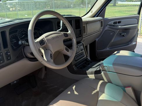 Used 2005 GMC Yukon XL Denali AWD/4WD image 9