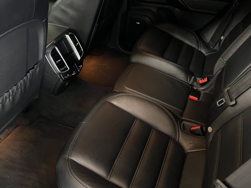 Used 2014 Porsche Cayenne Turbo S image 12