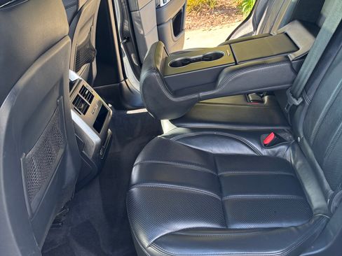 Used 2015 Land Rover Range Rover Sport SE image 9