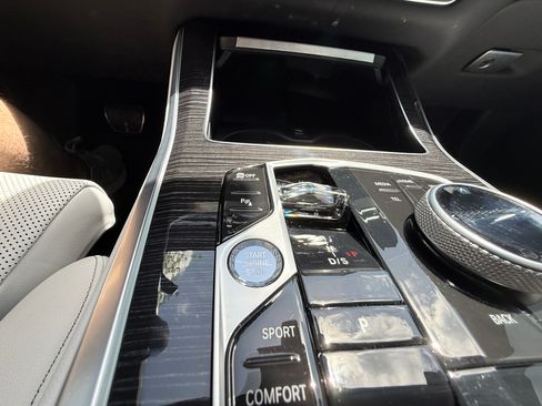 Used 2025 BMW X5 sDrive40i w/ Executive Package image 18