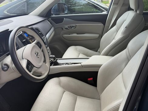 Used 2021 Volvo XC90 T5 Momentum w/ Climate Package FWD image 13