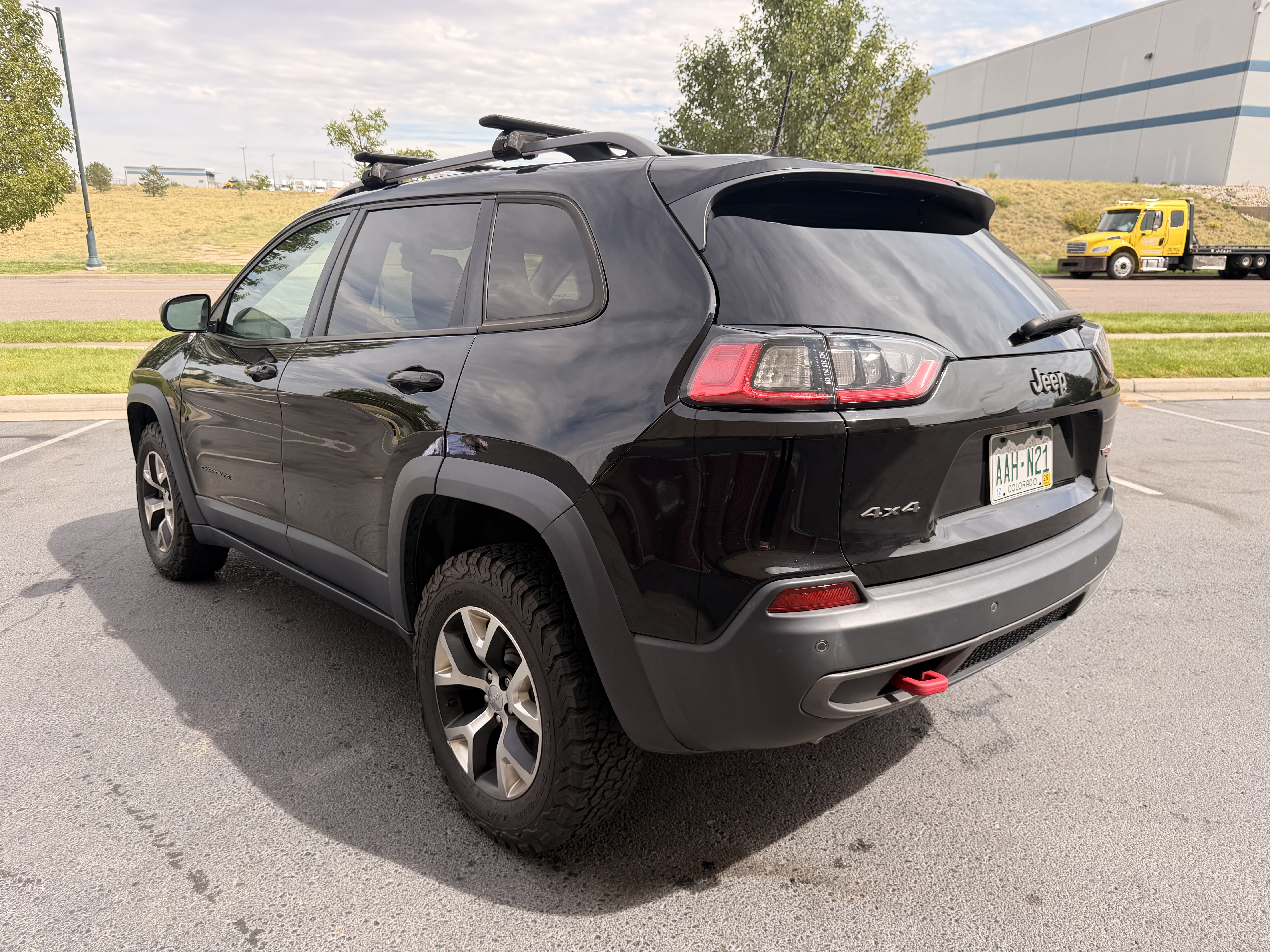Used 2019 Jeep Cherokee Trailhawk AWD/4WD image 2