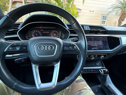 Used 2020 Audi Q3 2.0T Premium w/ Convenience Package AWD/4WD image 19