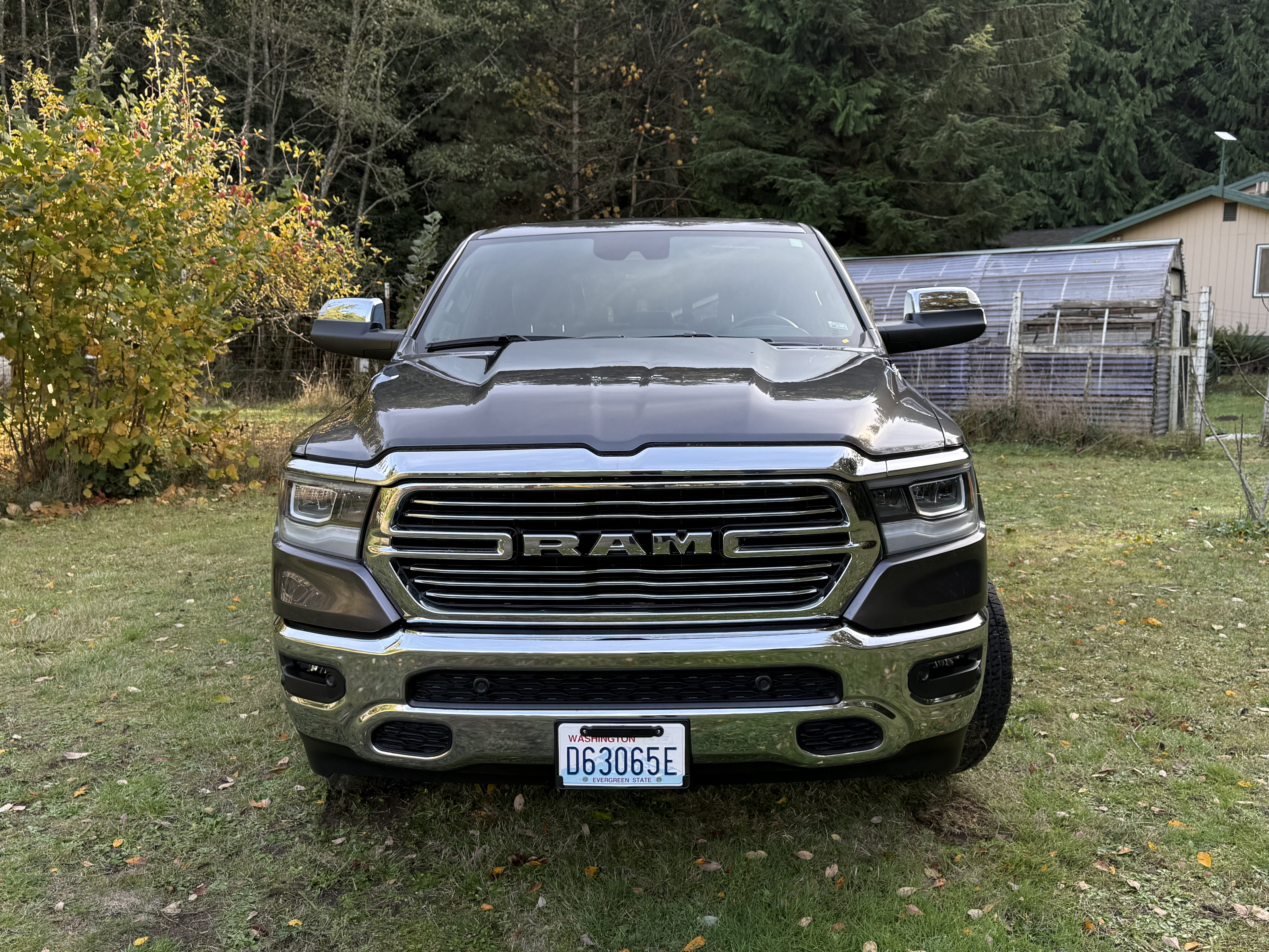 Used 2024 RAM 1500 Laramie AWD/4WD image 2