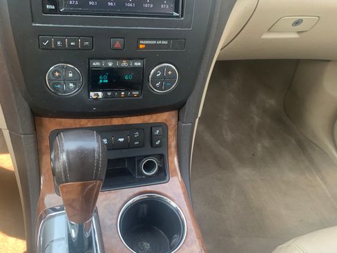 Used 2010 Buick Enclave CXL w/ Trailering Provision Package FWD image 10