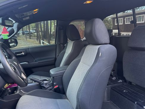 Used 2023 Toyota Tacoma TRD Off-Road w/ TRD Premium Off Road Package image 6