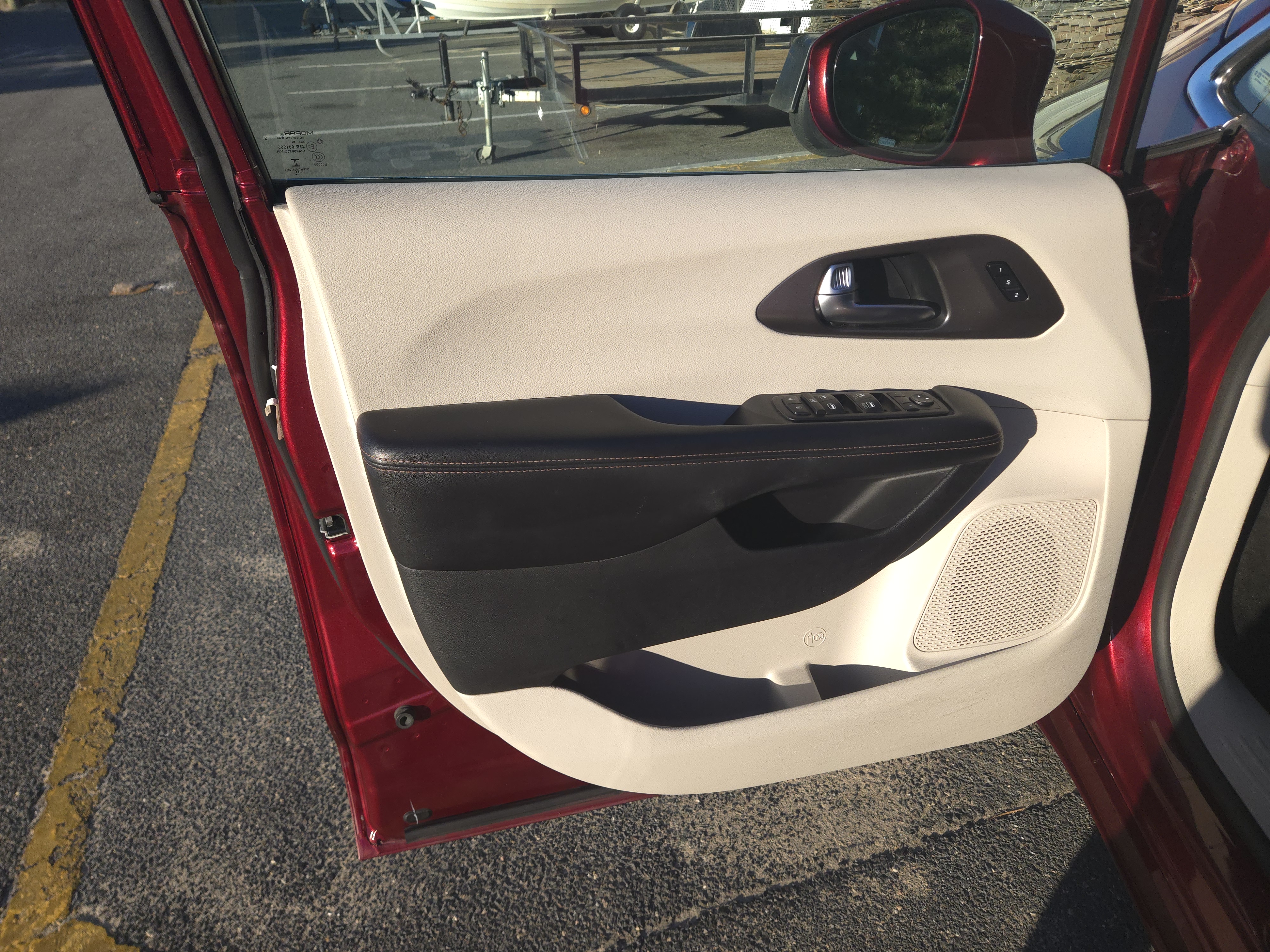 Used 2020 Chrysler Pacifica Touring-L FWD image 17