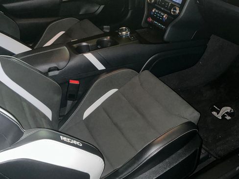 Used 2021 Ford Mustang Shelby GT500 w/ Carbon Fibre Track Pack RWD image 5