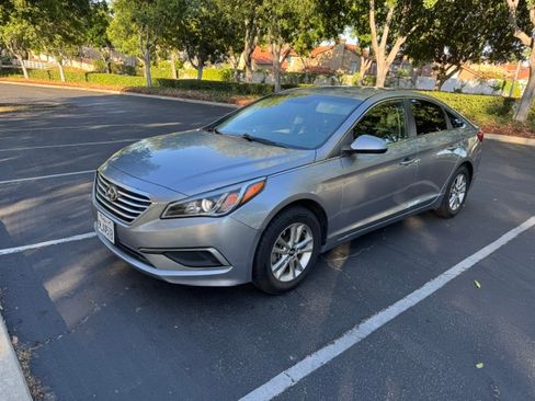 Used 2017 Hyundai Sonata SE FWD image 4