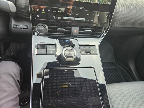 Used 2019 Subaru Ascent Limited w/ Popular Package #2 image 16