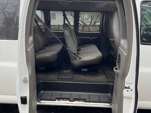 Used 2016 Chevrolet Express 3500 LT w/ LT Preferred Equipment Group image 17