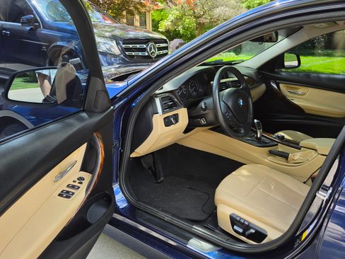 Used 2018 BMW 320i xDrive Sedan AWD/4WD image 12