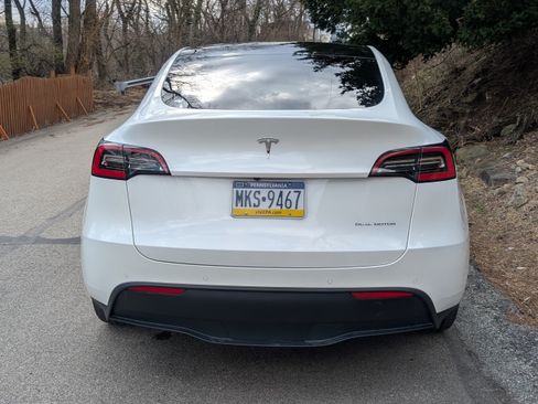 Used 2020 Tesla Model Y Long Range image 5