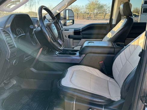 Used 2020 Ford F350 Limited image 4
