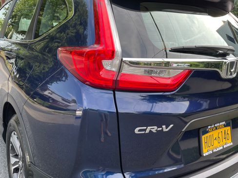 Used 2017 Honda CR-V LX image 2