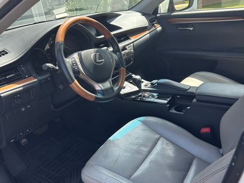 Used 2015 Lexus ES 300h w/ Navigation System Package FWD image 22
