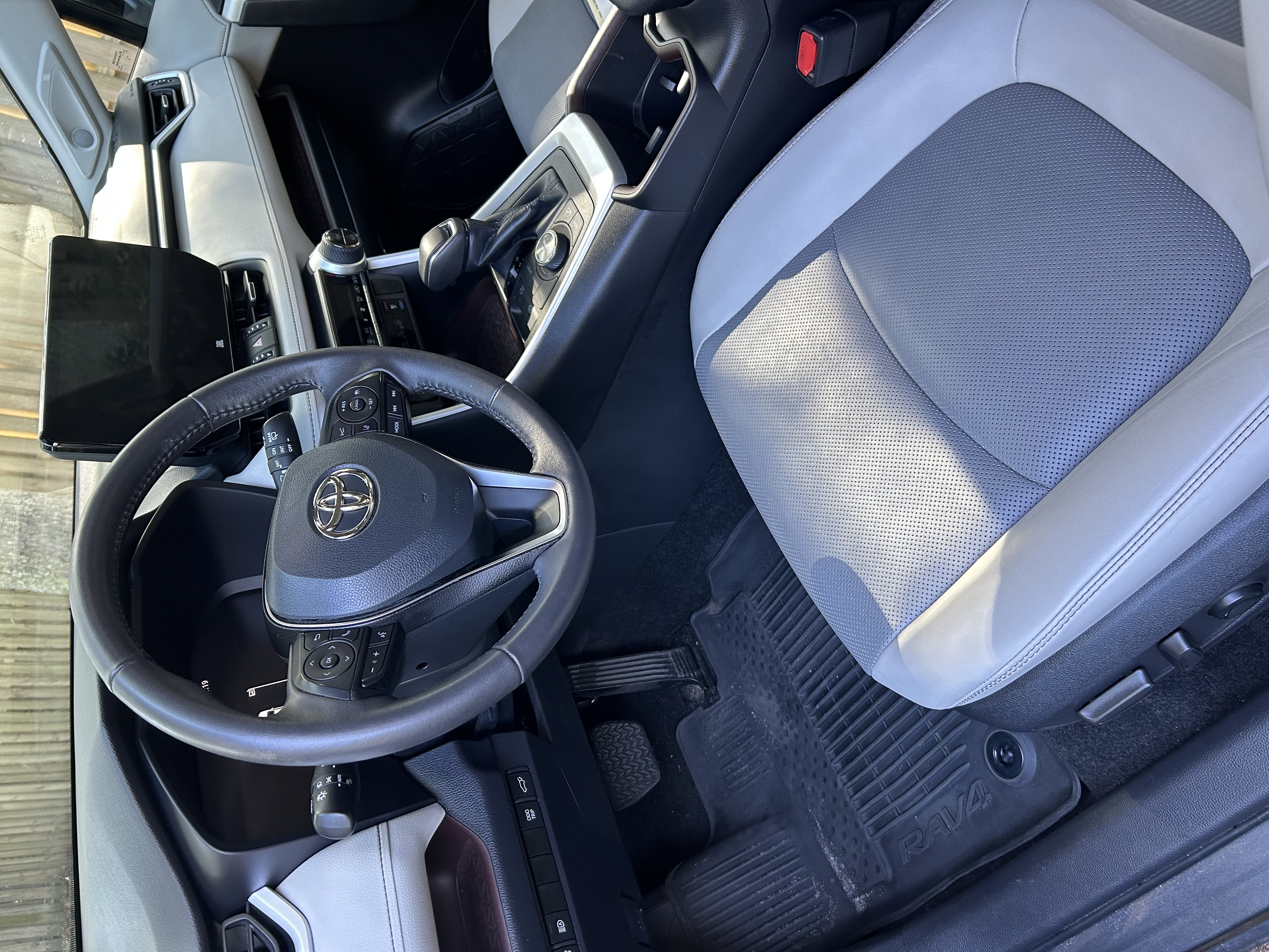Used 2023 Toyota RAV4 Limited AWD/4WD image 11