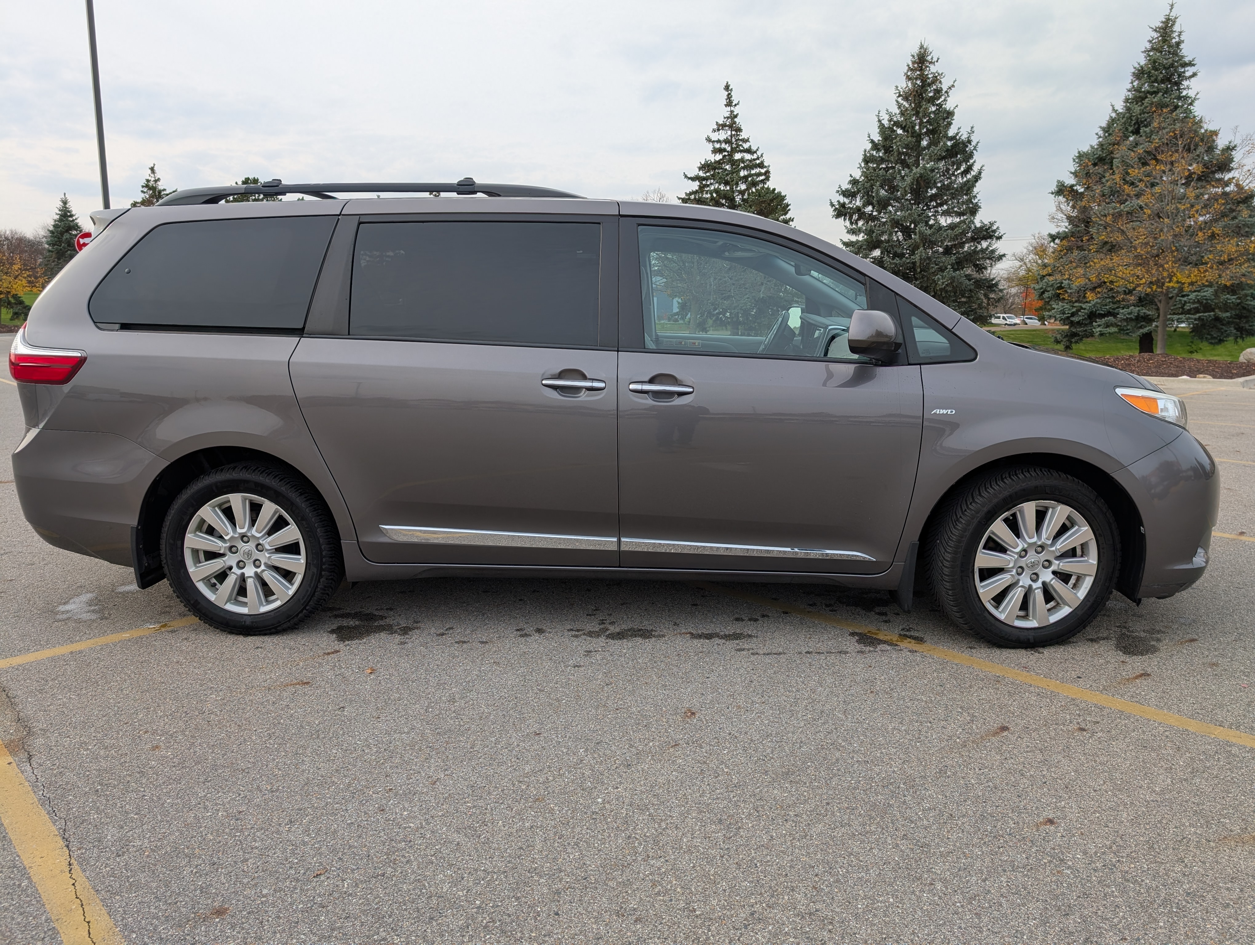 Used 2017 Toyota Sienna XLE Premium w/ Protection Package AWD/4WD image 8