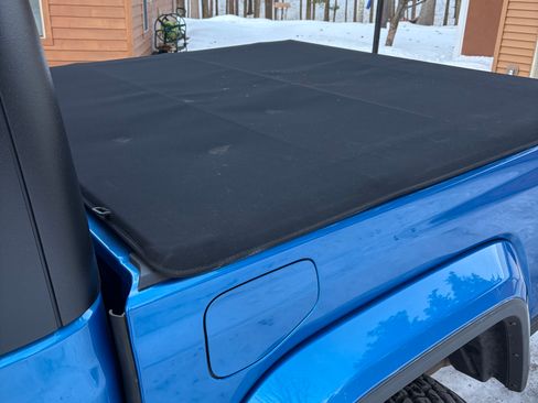 Used 2023 Jeep Gladiator Sport image 9