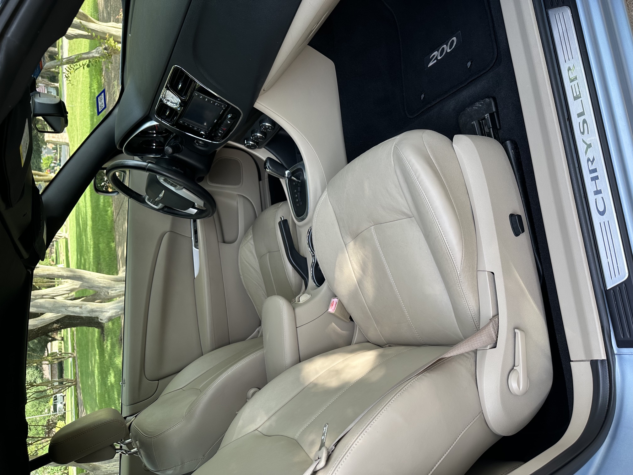 Used 2012 Chrysler 200 Limited FWD image 10