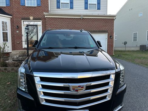 Used 2019 Cadillac Escalade Premium Luxury image 9