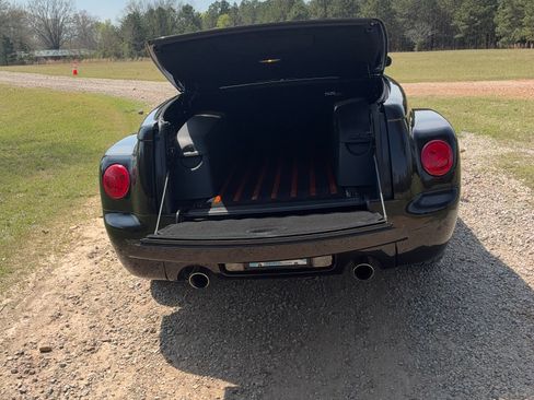 Used 2004 Chevrolet SSR w/ Preferred Equipment Group image 9