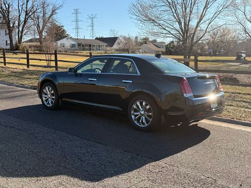 Used 2019 Chrysler 300 Limited w/ Safetytec Plus Group image 2