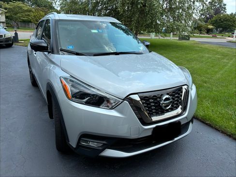 Used 2019 Nissan Kicks SR w/ SR Premium Package FWD image 2