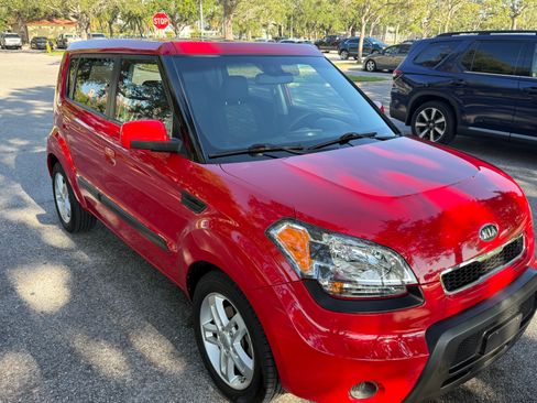 Used 2010 Kia Soul + FWD image 8