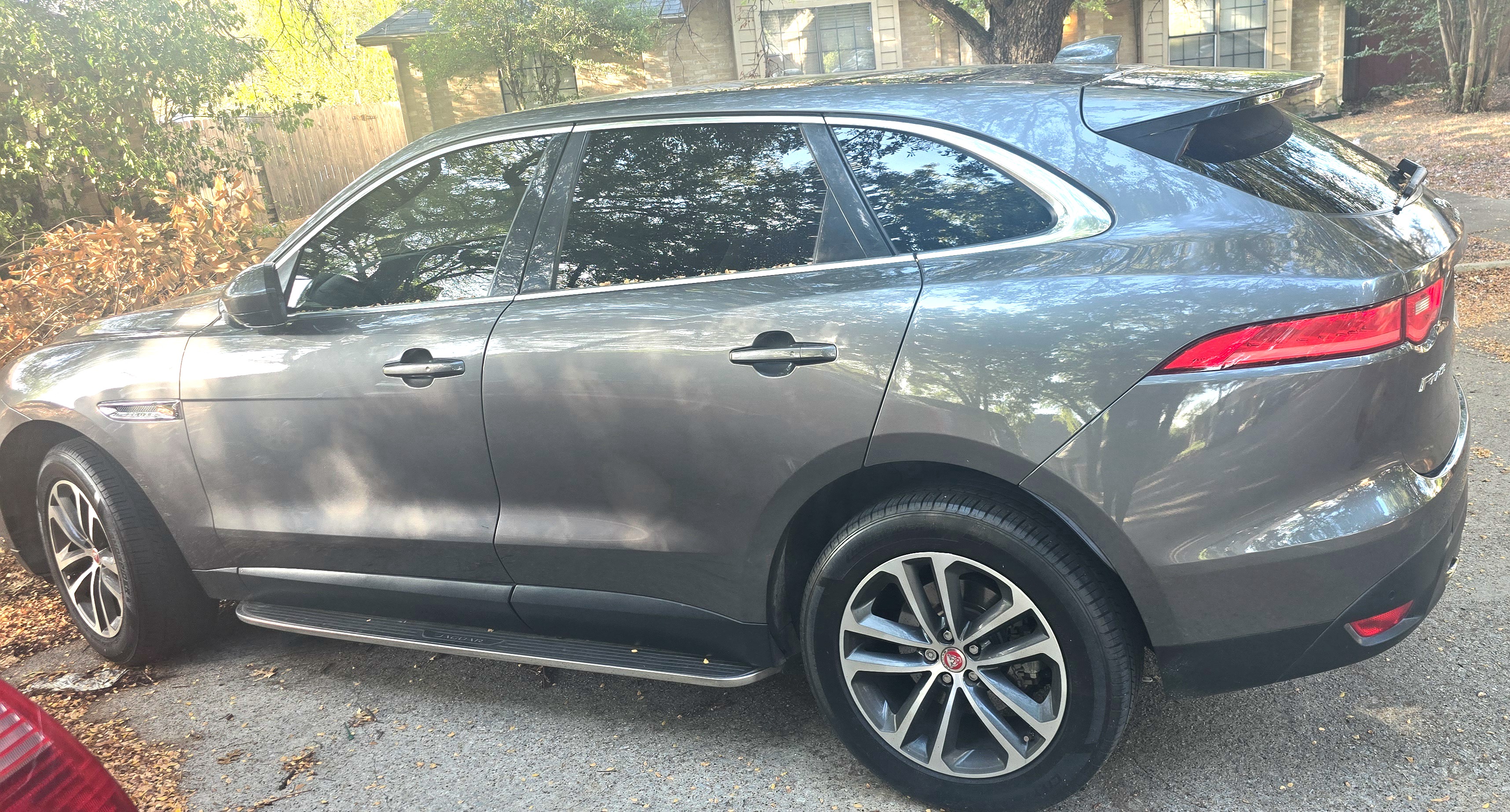 Used 2019 Jaguar F-PACE Premium AWD/4WD image 4
