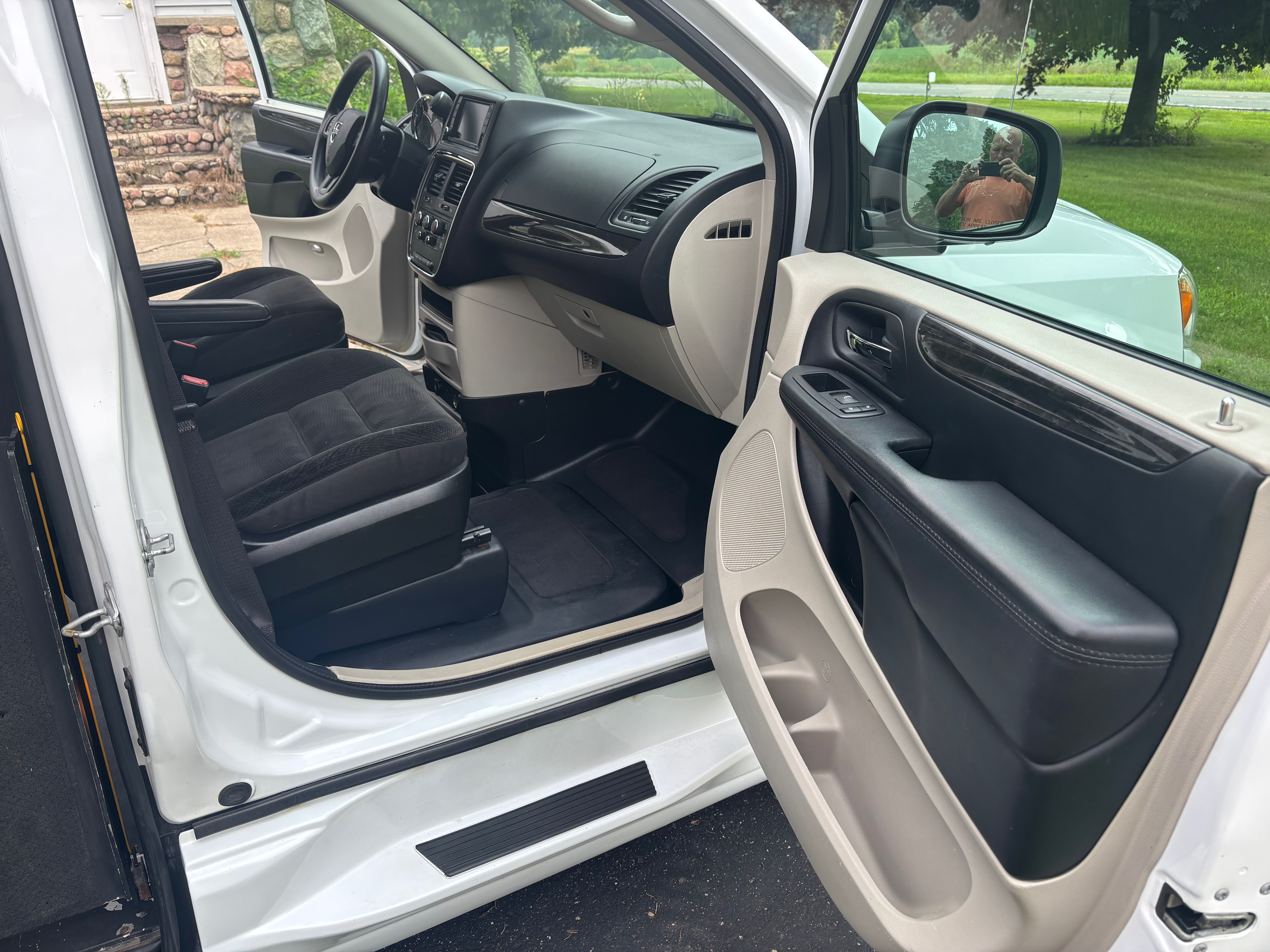 Used 2017 Dodge Grand Caravan SE w/ Power Window Group FWD image 14