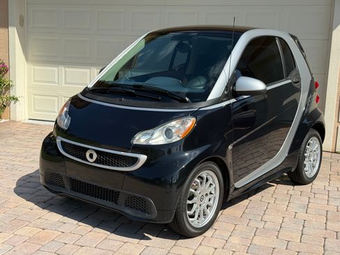 Used 2013 smart fortwo pure RWD image 1