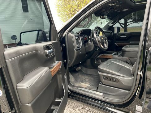 Used 2021 Chevrolet Silverado 1500 High Country w/ Technology Package AWD/4WD image 10