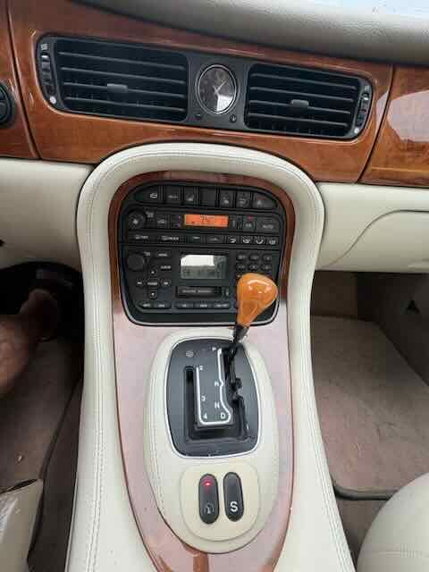 Used 2003 Jaguar XJ8 RWD image 12