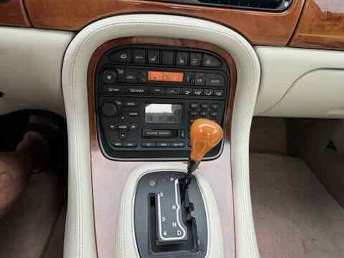 Used 2003 Jaguar XJ8 RWD image 12