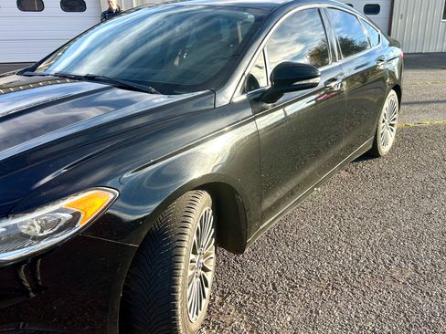 Used 2017 Ford Fusion SE image 1