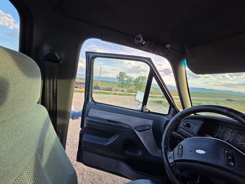 Used 1993 Ford F150 4x4 Regular Cab image 8
