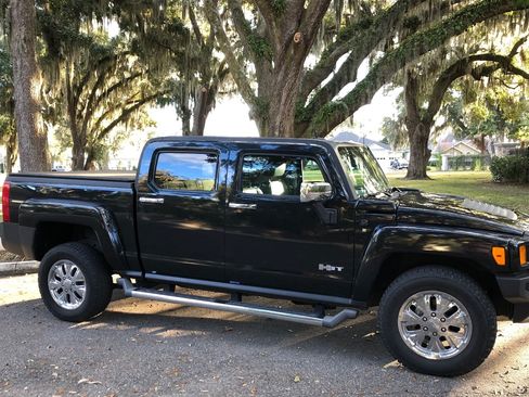 Used 2009 HUMMER H3T Luxury image 2