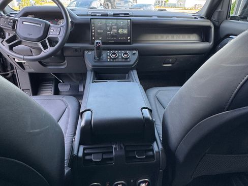 Used 2025 Land Rover Defender 130 X-Dynamic SE AWD/4WD image 13