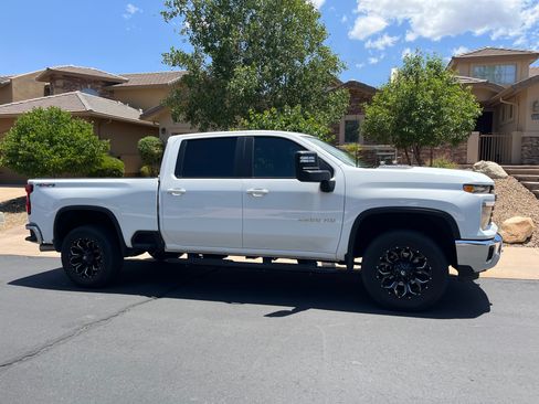 Used 2024 Chevrolet Silverado 2500 LT w/ Convenience Package AWD/4WD image 1
