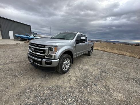 Used 2022 Ford F350 Platinum image 5