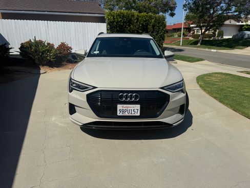 Used 2022 Audi e-tron Premium w/ Convenience Plus Package AWD/4WD image 2