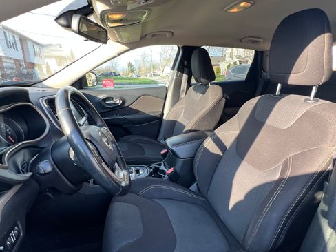 Used 2016 Jeep Cherokee Latitude w/ Cold Weather Group image 24